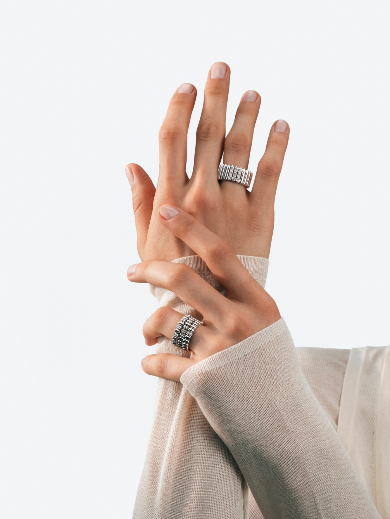  82 GRAND MODÈLE RING IN WHITE GOLD AND DIAMONDS
