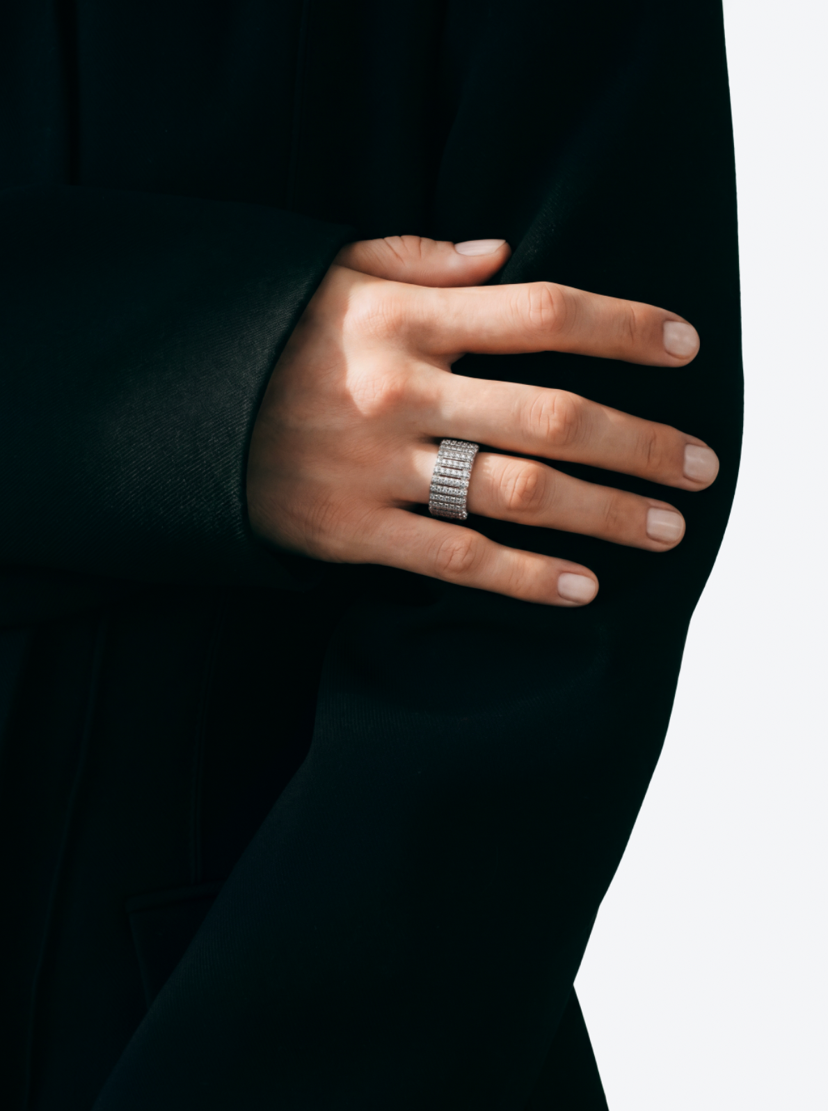  82 GRAND MODÈLE RING IN WHITE GOLD AND DIAMONDS