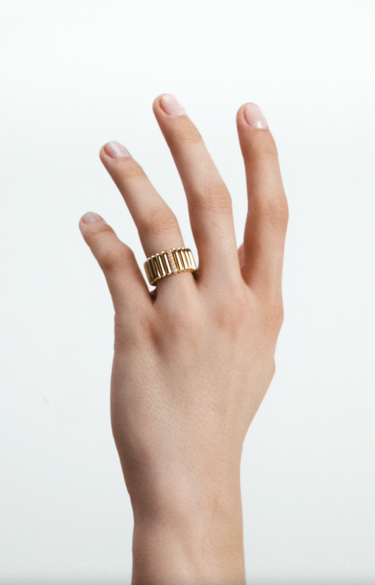  82 GRAND MODÈLE RING YELLOW GOLD AND DIAMONDS