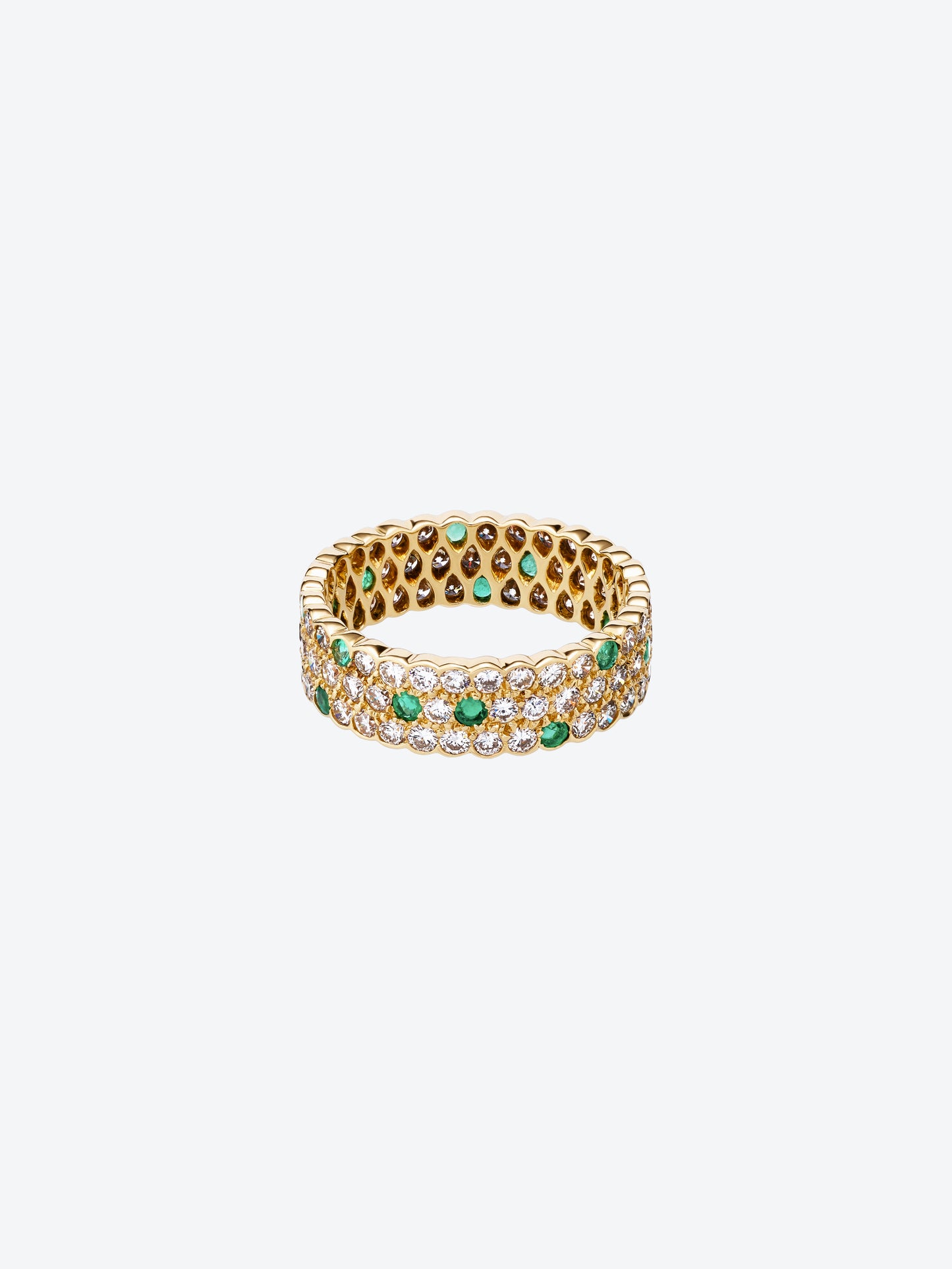 3 ROW SCALLOWED RING IN YELLOW GOLD, DIAMONDS AND EMERALDS