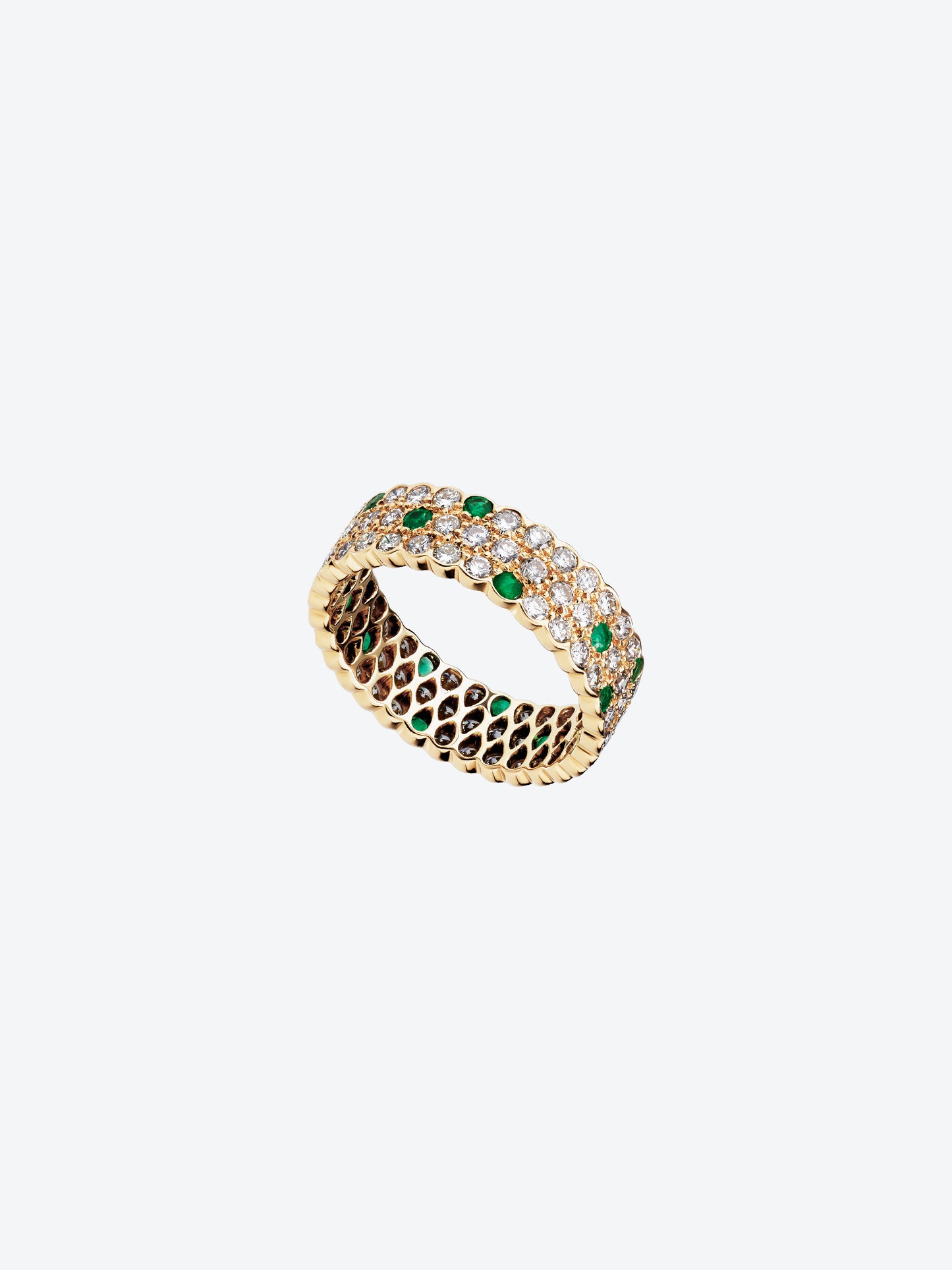 3 ROW SCALLOWED RING IN YELLOW GOLD, DIAMONDS AND EMERALDS