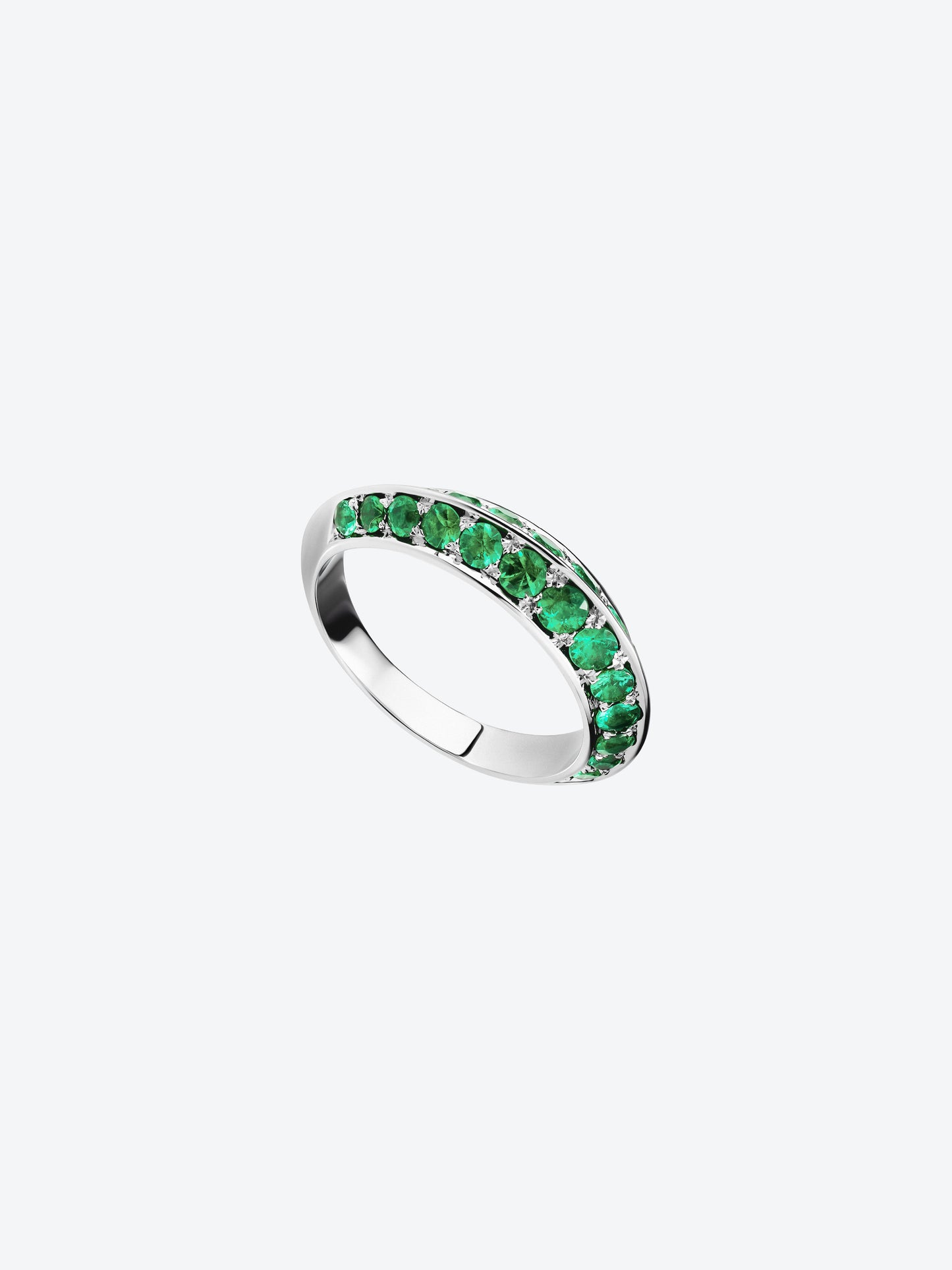 HERA S RING IN WHITE GOLD AND EMERALDS